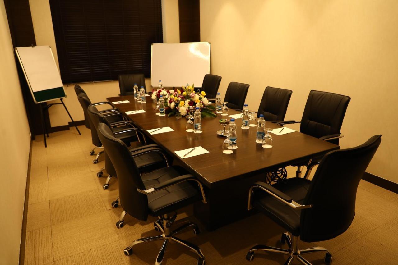 Yn Hotels Bangalore Eksteriør billede